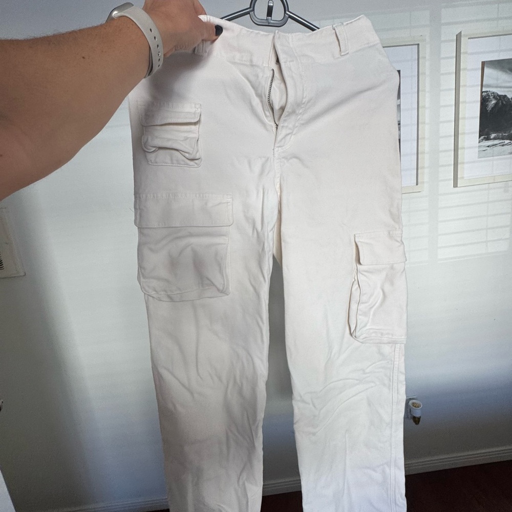 Aritzia Women's Cream Cargo Pants